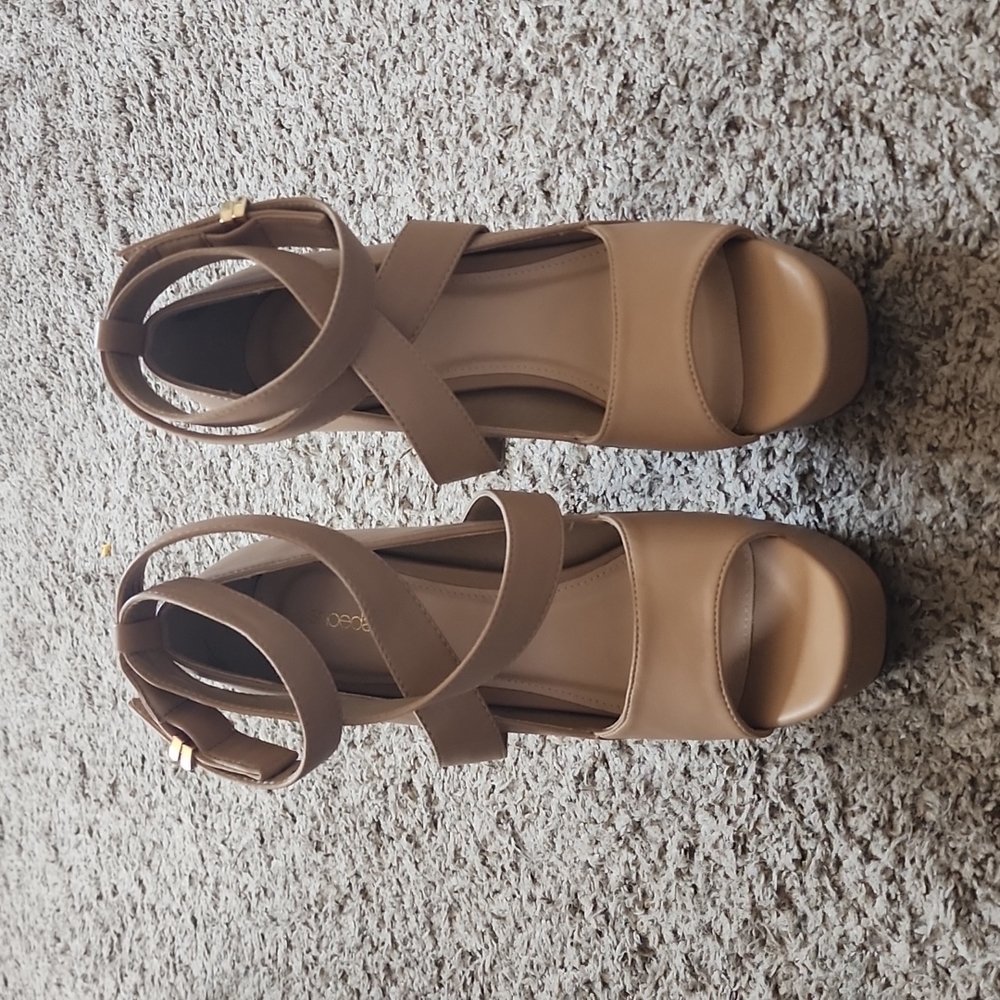 TAN PLATFORM PEEP TOE PUMPS